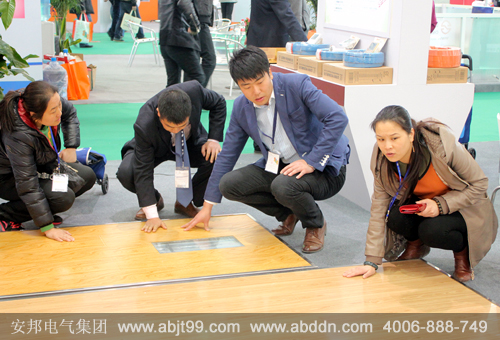 ����늰��չ���F���D