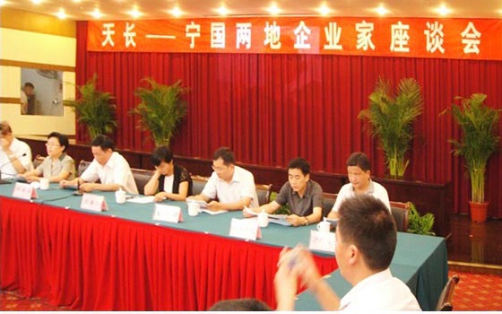 �������F��